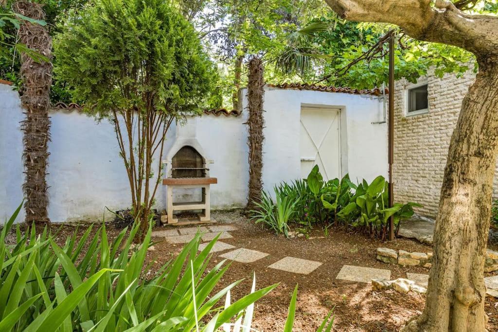 Valkane Private Garden Apartment